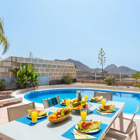 8 With Pool And Terrace Willa *