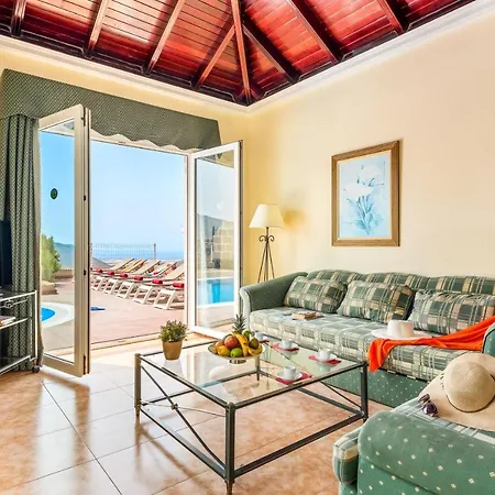 8 With Pool And Terrace Willa Chayofa