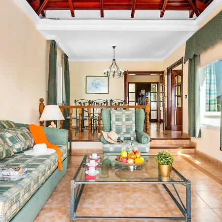 8 With Pool And Terrace וילה *