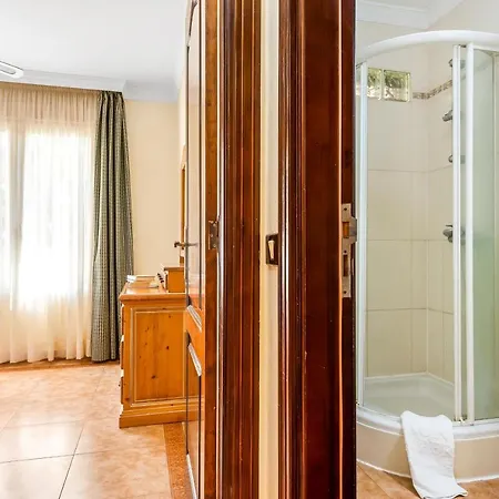 8 With Pool And Terrace וילה *